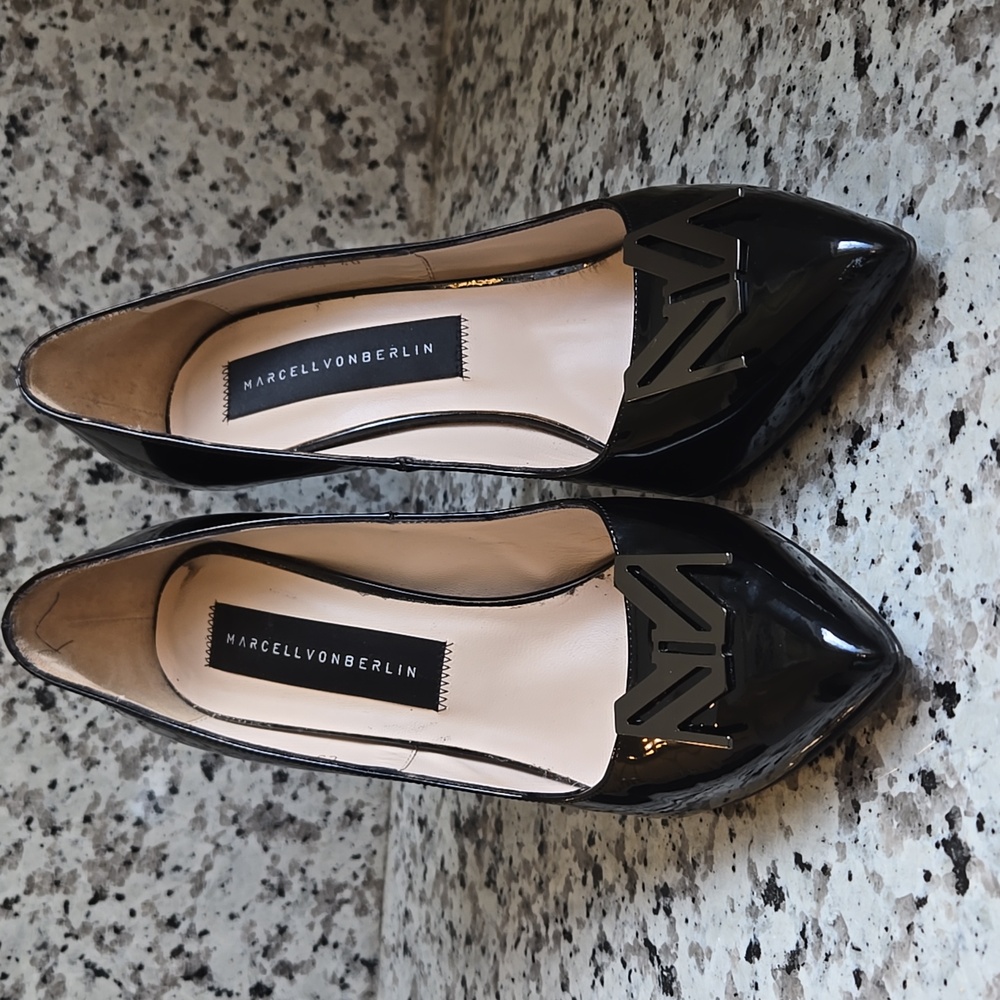 Gorgeous Black Patent Leather Pumps - Picture 2 of 10